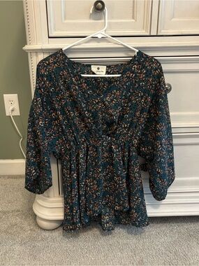 Women’s Small Betsey’s Boutique Shop Blouse